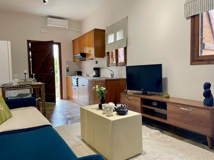 Almond Home Livadia  Exterior photo